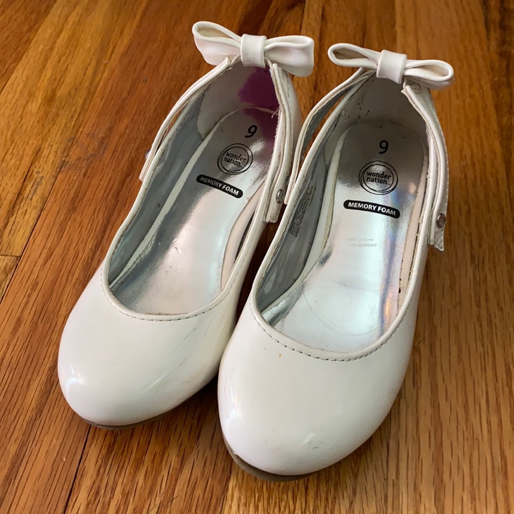 Used Wonder Nation Size 9 White Toddler Heels